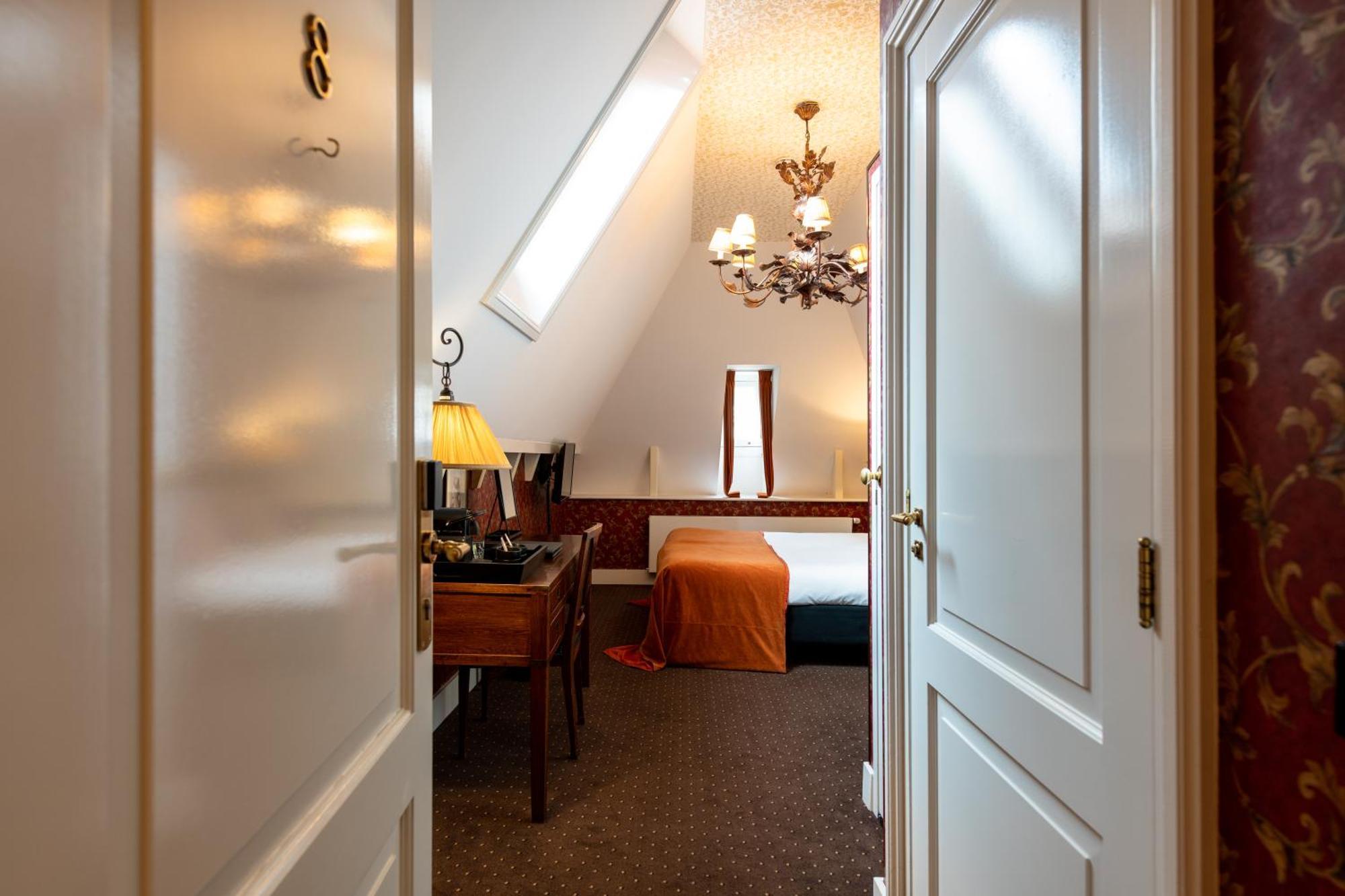 Grand Boutique Hotel-Restaurant Huis Vermeer Deventer Pokoj fotografie